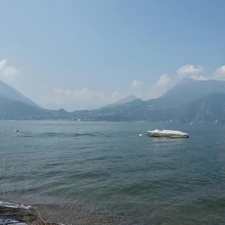 Sunny With Terrace! Close To Varenna! ペルレード