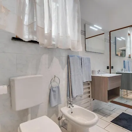 Апартаменты Sunny With Terrace! Close To Varenna! Перледо