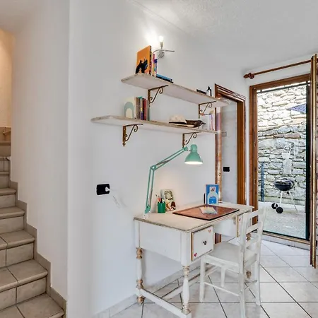 Sunny With Terrace! Close To Varenna! Daire *